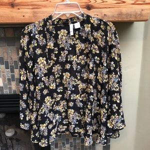 ‼️BOGO‼️Flowy, flowery cover/wrap/kimono